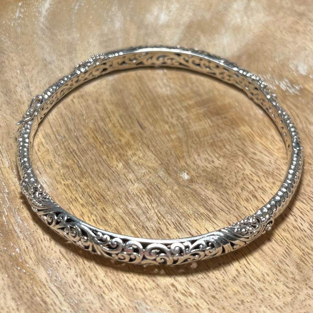 Sarda Artisan Sterling Silver Cut Out Filigree Scroll Hinged Bangle - Picture 4 of 16